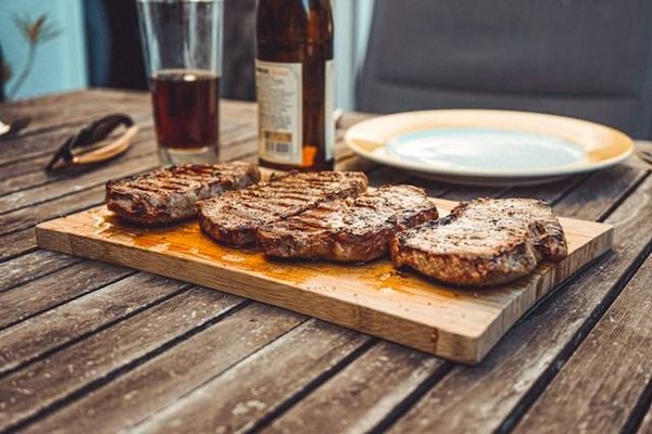 Savourez la tradition : Découvrir les secrets de la véritable plancha du Pays basque