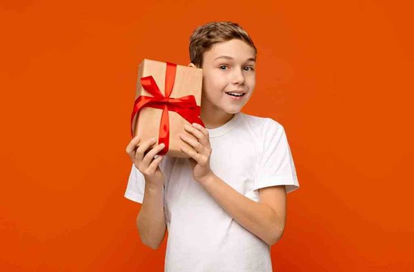 Les adolescents préfèrent les cadeaux amusants aux cadeaux pratiques
